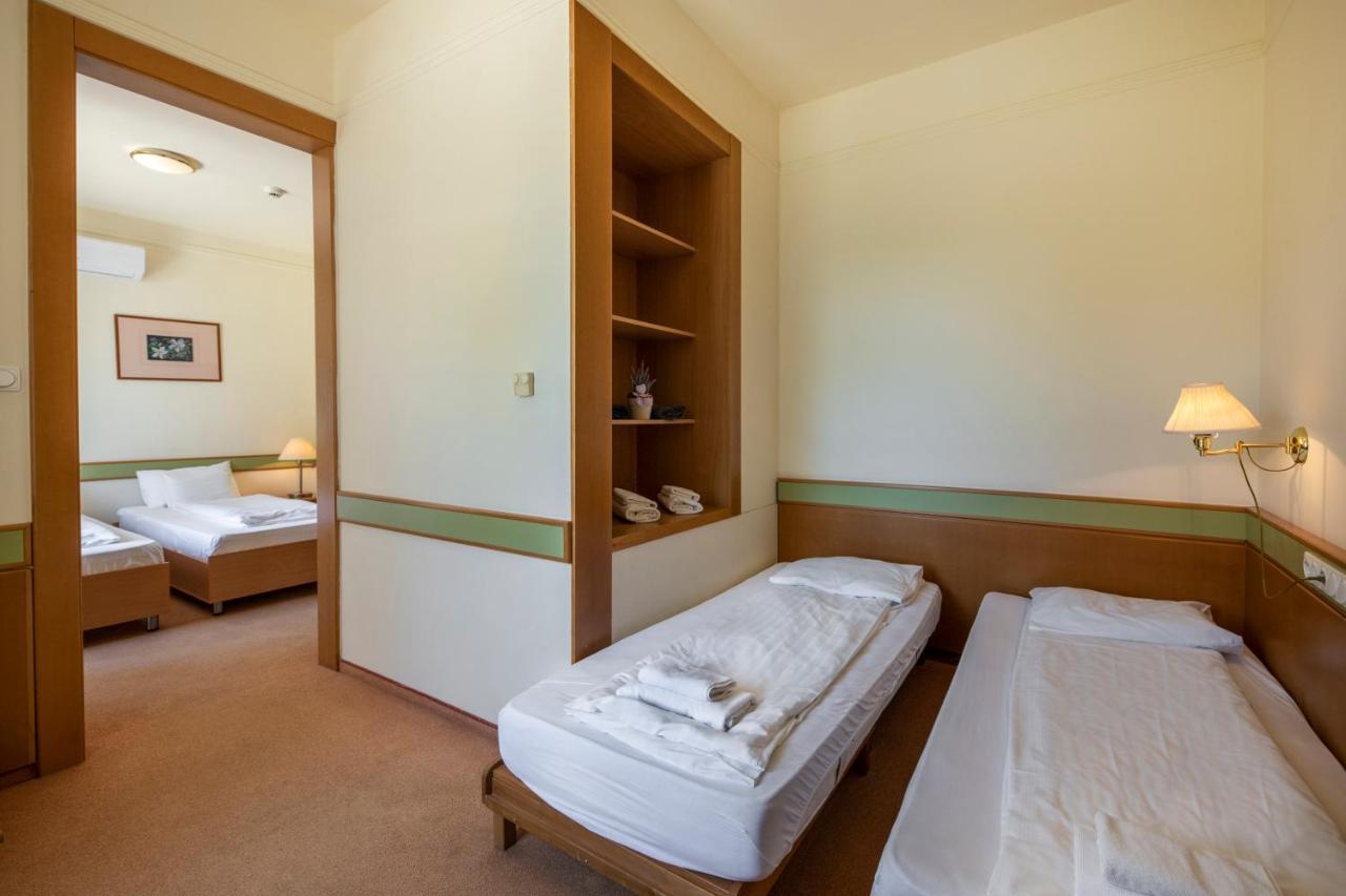 Zichy Park Hotel Bikács Eksteriør bilde