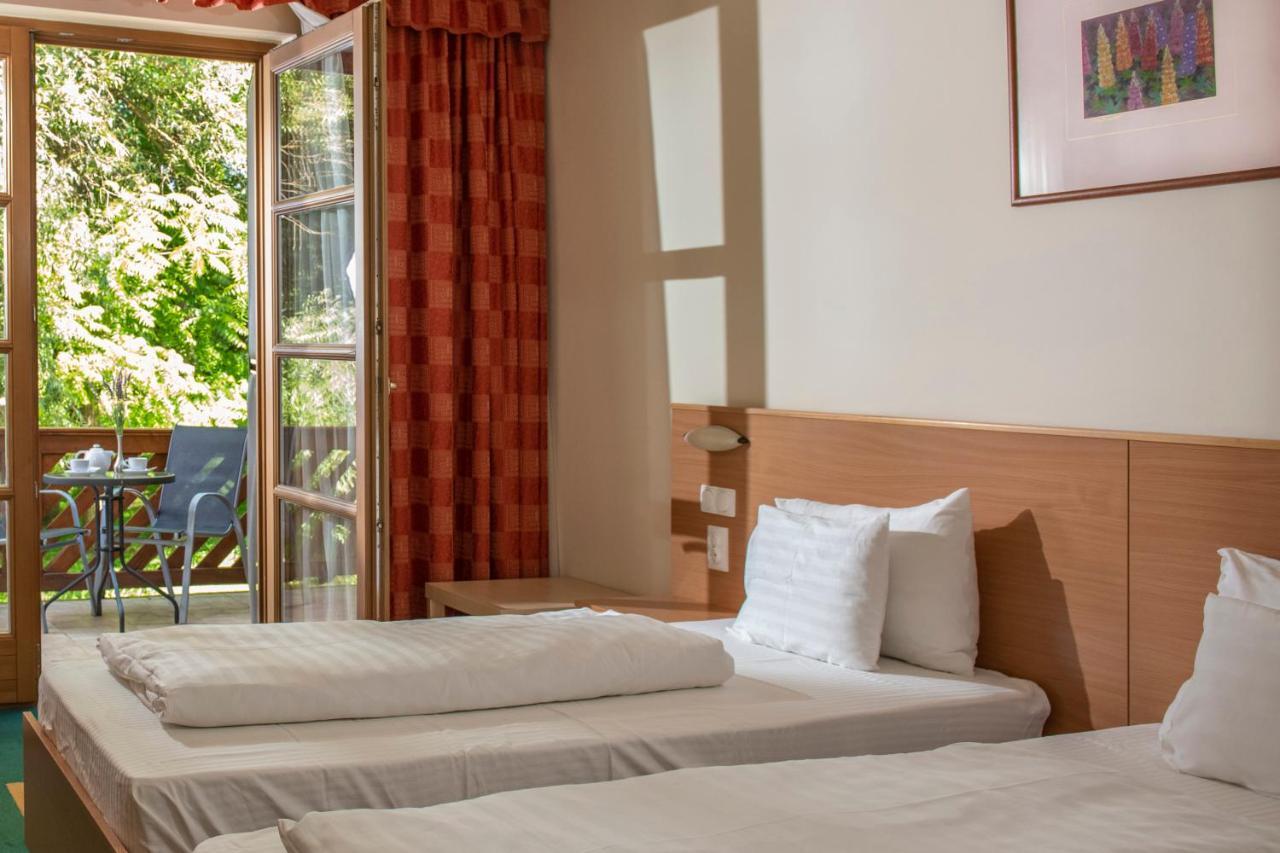 Zichy Park Hotel Bikács Eksteriør bilde