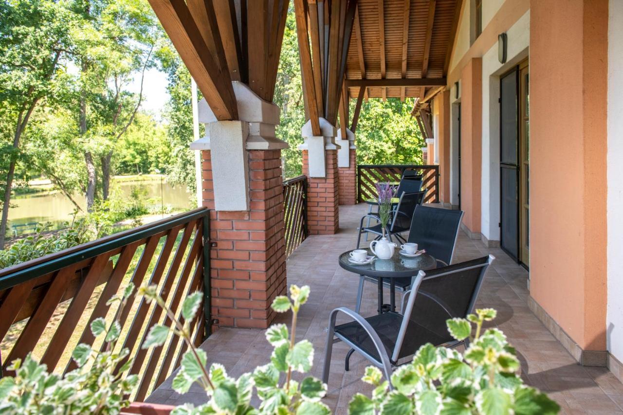 Zichy Park Hotel Bikács Eksteriør bilde