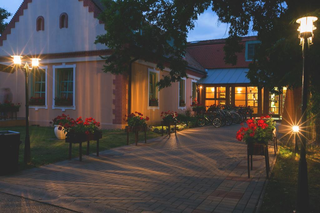 Zichy Park Hotel Bikács Eksteriør bilde