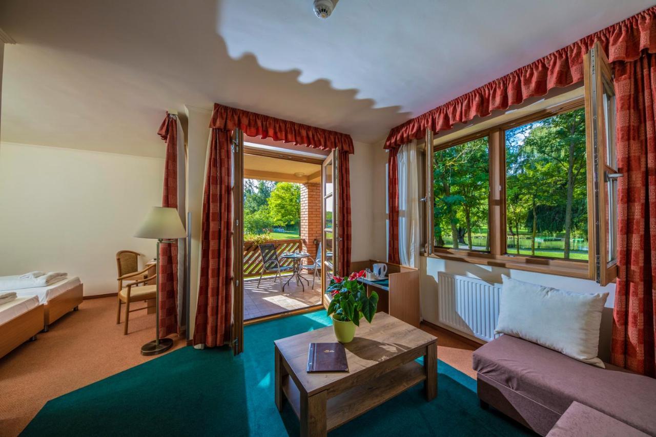 Zichy Park Hotel Bikács Eksteriør bilde