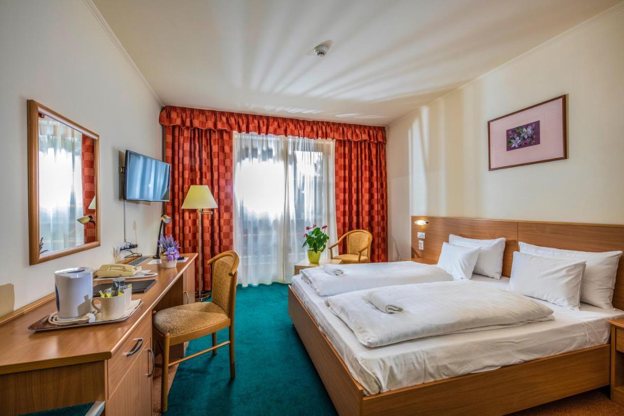 Zichy Park Hotel Bikács Eksteriør bilde